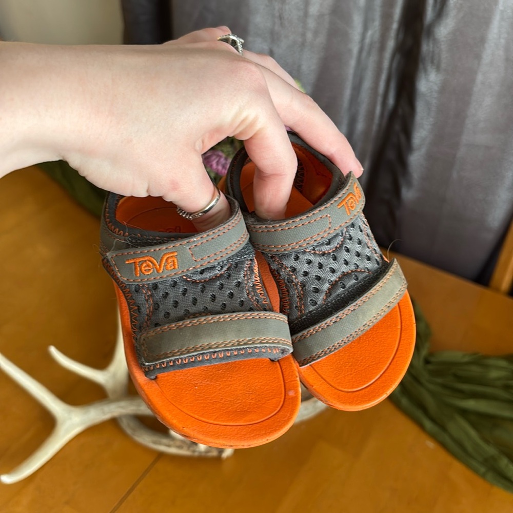 TEVAS size 4 toddler